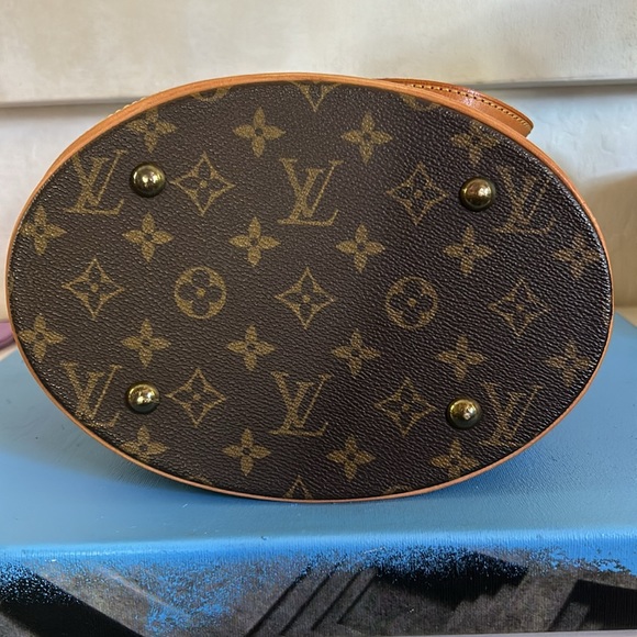 LOUIS VUITON (JUST BECAUSE I WANT TO) BUCKET BAG CRAZY SALEπ₯π₯π₯π₯ - Picture 6 of 16